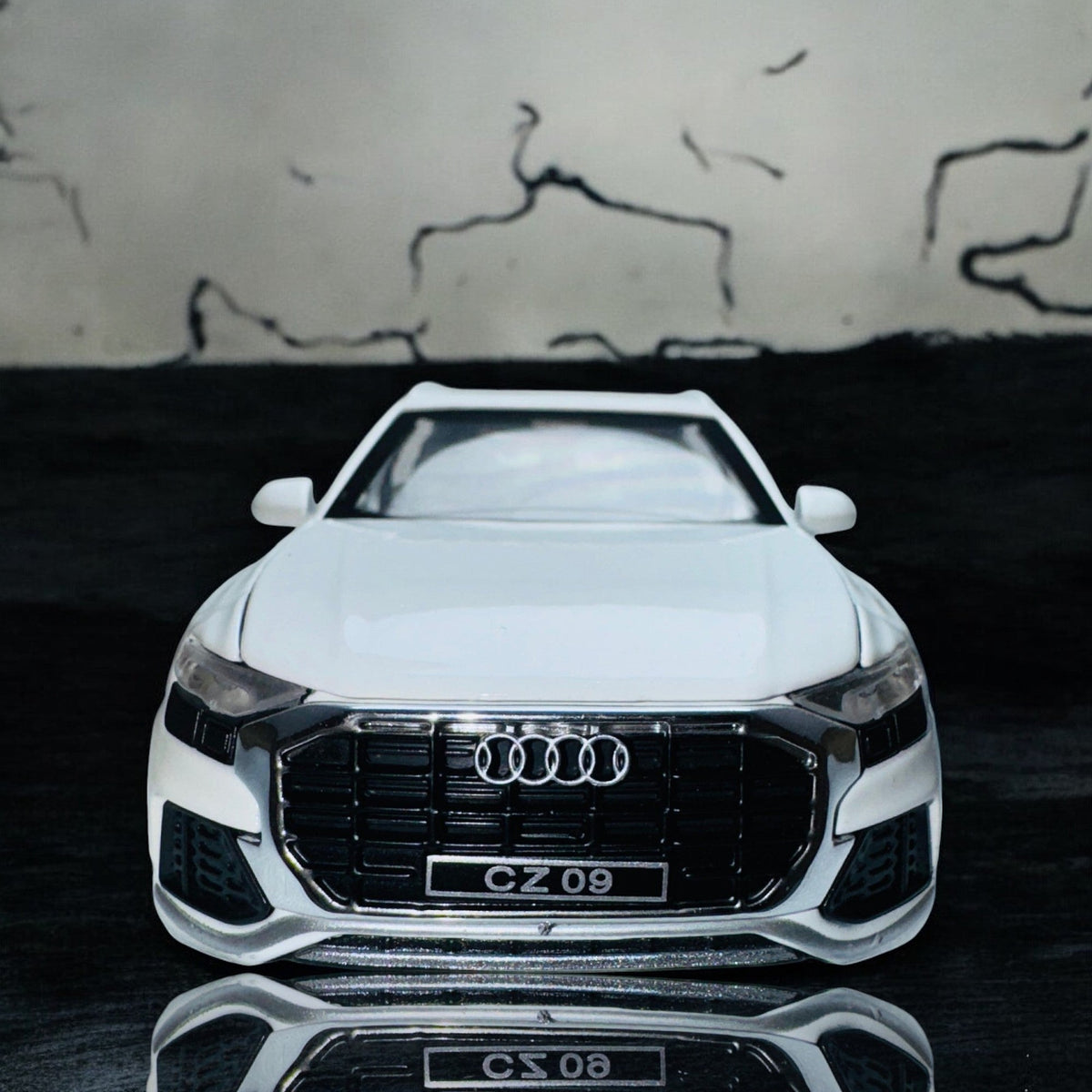 Audi Q8 1:24 diecast scale model car collectible | Assorted Colors